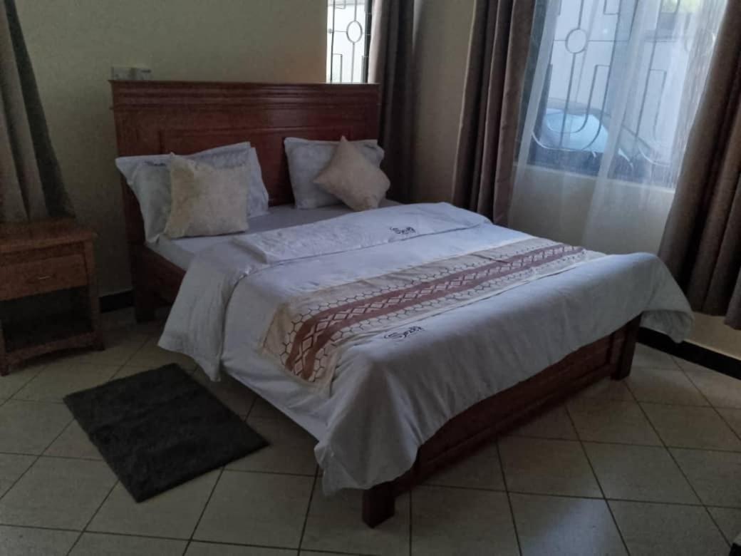 Space Lodge And Tours Muleba المظهر الخارجي الصورة