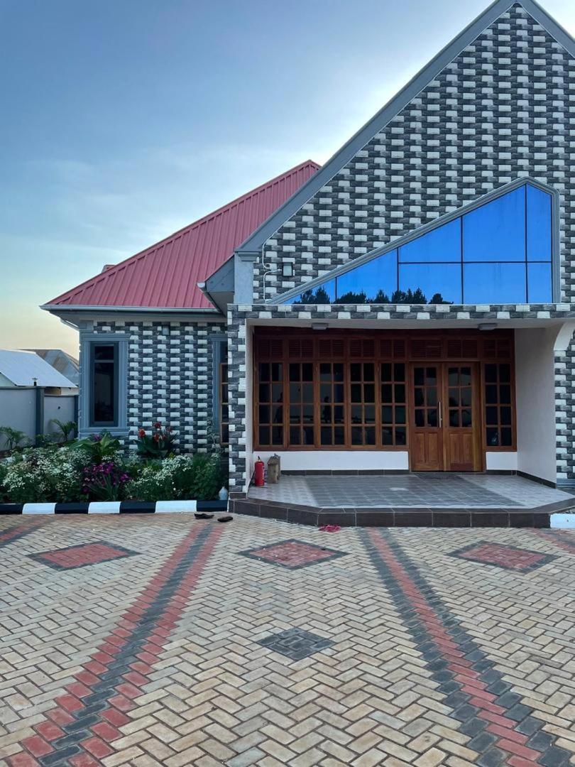 Space Lodge And Tours Muleba المظهر الخارجي الصورة